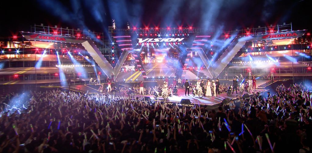 Hơn 100.000 khán giả tham gia Honda VISION STEPS OF GLORY 2017