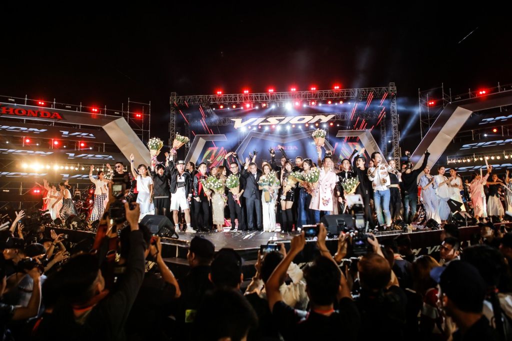 Hơn 100.000 khán giả tham gia Honda VISION STEPS OF GLORY 2017