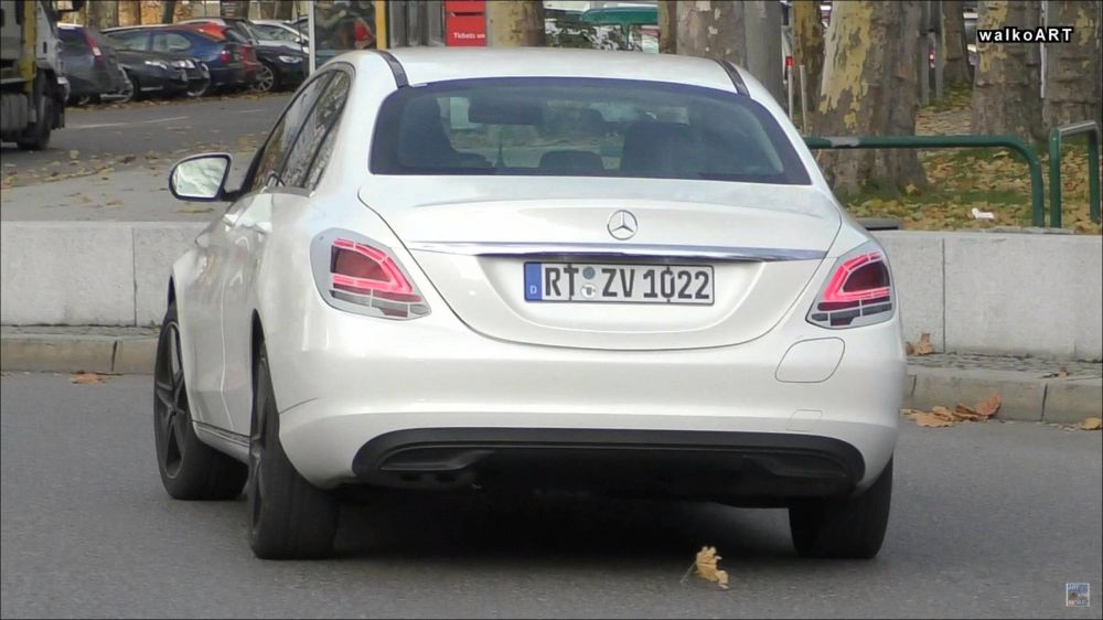 Mercedes-Benz C-Class mới lộ ảnh chạy thử với nhiều chi tiết được nâng cấp