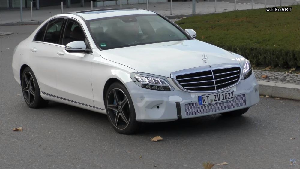 Mercedes-Benz C-Class mới lộ ảnh chạy thử với nhiều chi tiết được nâng cấp