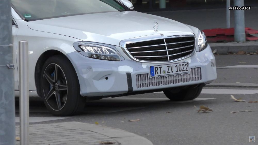 Mercedes-Benz C-Class mới lộ ảnh chạy thử với nhiều chi tiết được nâng cấp