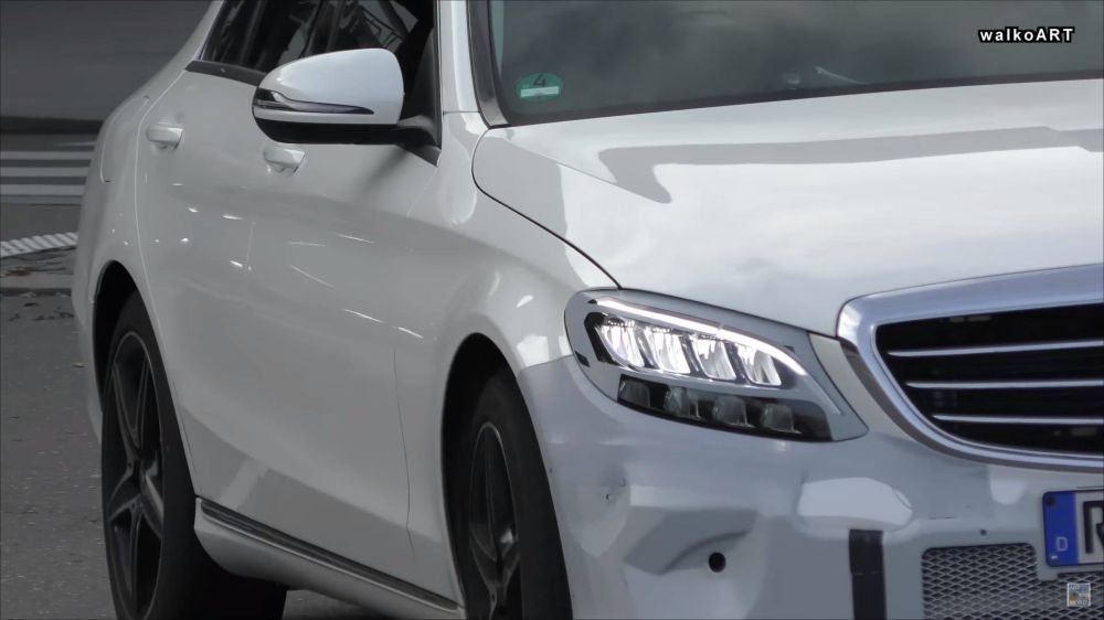 Mercedes-Benz C-Class mới lộ ảnh chạy thử với nhiều chi tiết được nâng cấp