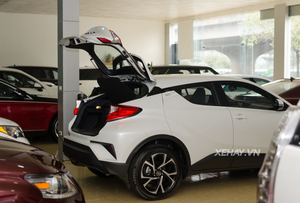 Cận cảnh crossover cỡ nhỏ Toyota C-HR đầu tiên về Việt Nam