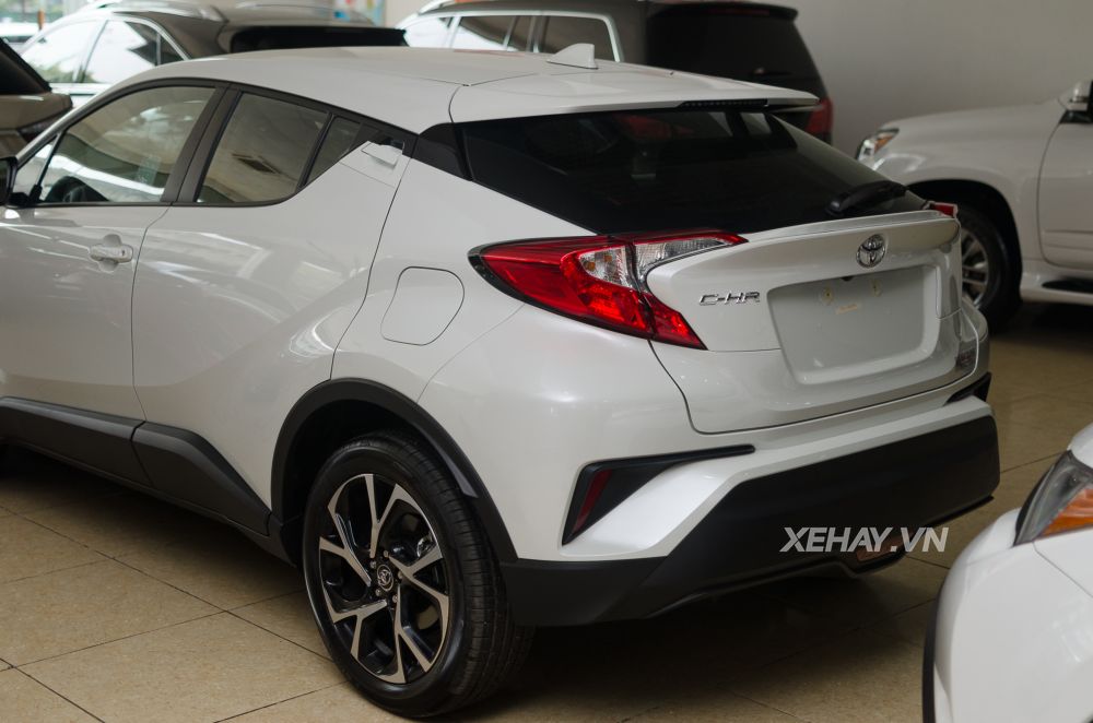 Cận cảnh crossover cỡ nhỏ Toyota C-HR đầu tiên về Việt Nam