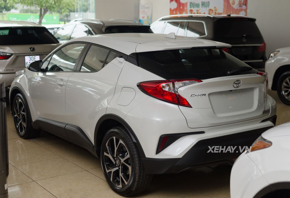 Cận cảnh crossover cỡ nhỏ Toyota C-HR đầu tiên về Việt Nam