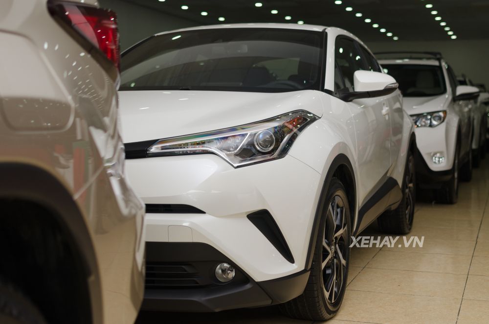Cận cảnh crossover cỡ nhỏ Toyota C-HR đầu tiên về Việt Nam