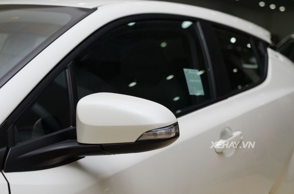 Cận cảnh crossover cỡ nhỏ Toyota C-HR đầu tiên về Việt Nam