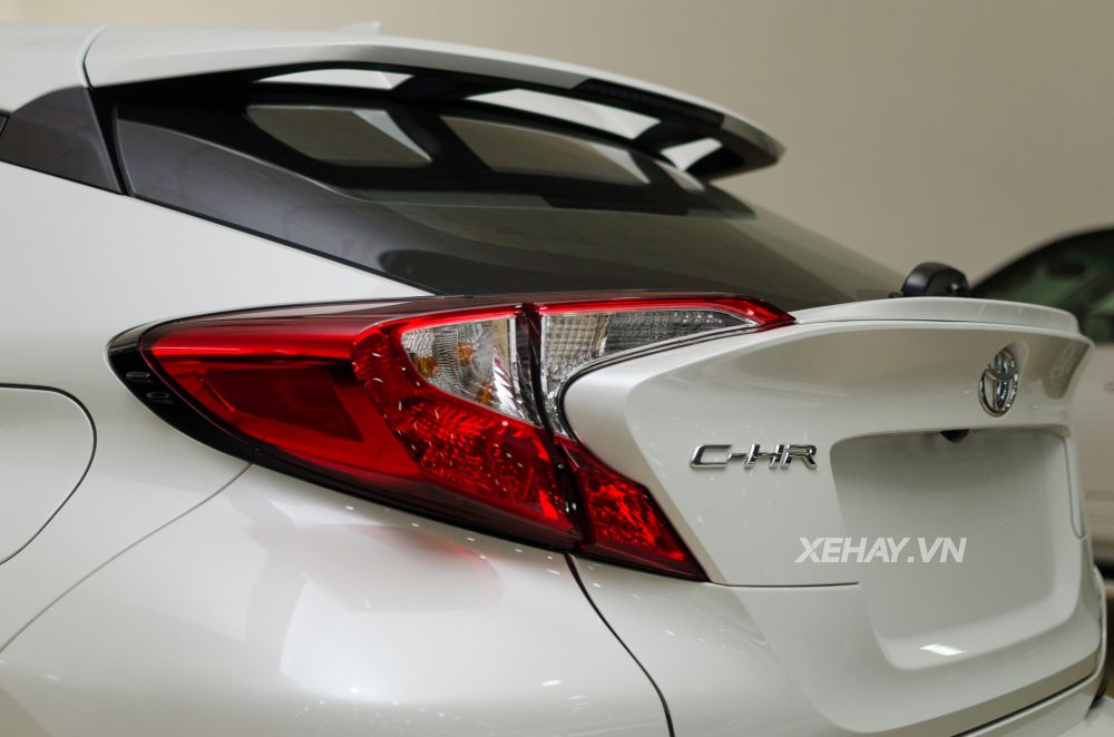 Cận cảnh crossover cỡ nhỏ Toyota C-HR đầu tiên về Việt Nam