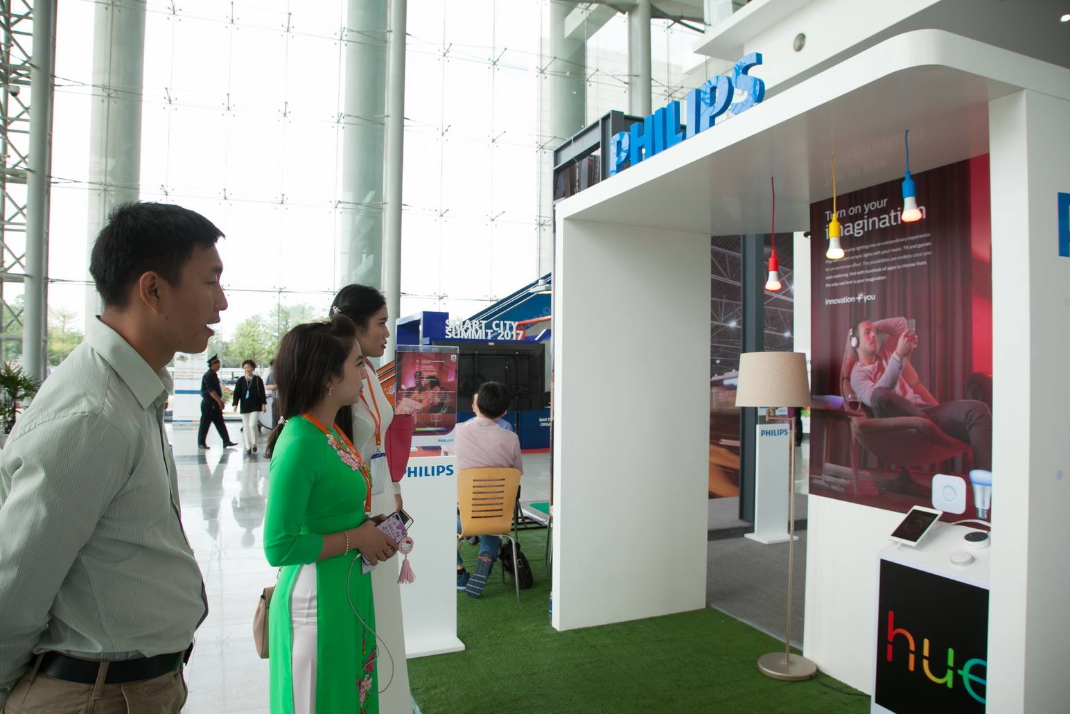 Philips giới thiệu các giải pháp chiếu sáng sáng tạo xây dựng TP thông minh Bình Dương