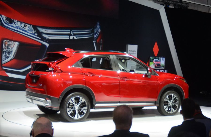 Mitsubishi Eclipse Cross 2018 hạ cánh tại Los Angeles với giá chỉ 529 triệu VNĐ