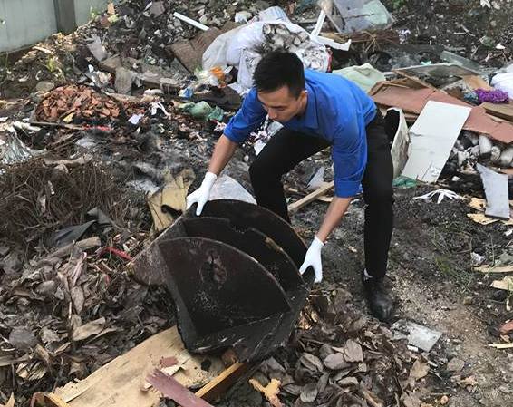 Tuổi trẻ xã Yên Viên ra quân vệ sinh môi trường