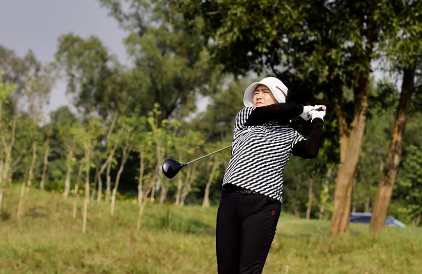 Không chỉ có các nam golfer, các nữ golfer thể hiện phong độ ấn tượng tại Tiền Phong Golf Championship 2018