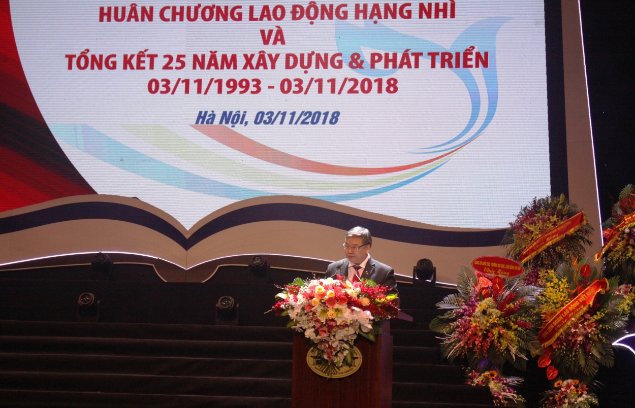 Tiễn sĩ Trương Tiến Tùng, Viện trưởng Viện Đại học Mở Hà Nội phát biểu tại chương trình