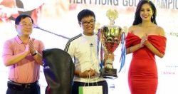 Cup Tiền Phong Golf Championship khắc tên nhà vô địch 13 tuổi Bảo Long