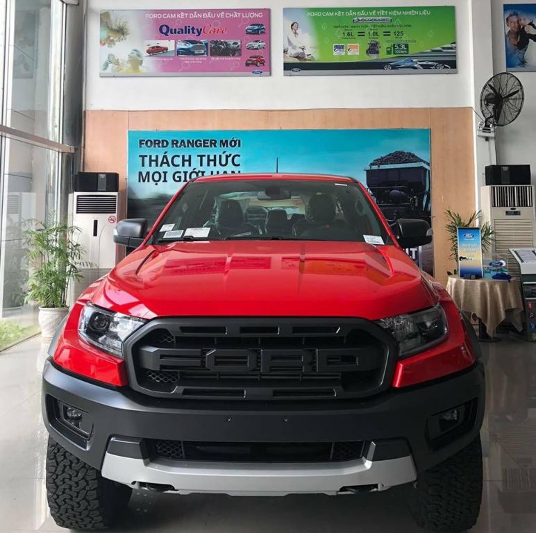 Ngắm Ford Ranger Raptor 2018 chính hãng màu đỏ tại đại lý