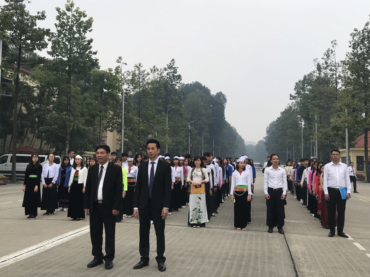 Lãnh đạo Ban Dân tộc thành phố Hà Nội và 125 học sinh, sinh viên dân tộc thiểu số Thủ đô xuất sắc, tiêu biểu tham dự buổi lễ