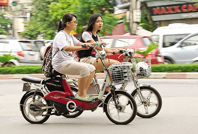 Chạy xe máy điện, xe đạp điện cần phải có bằng lái, chứng chỉ?