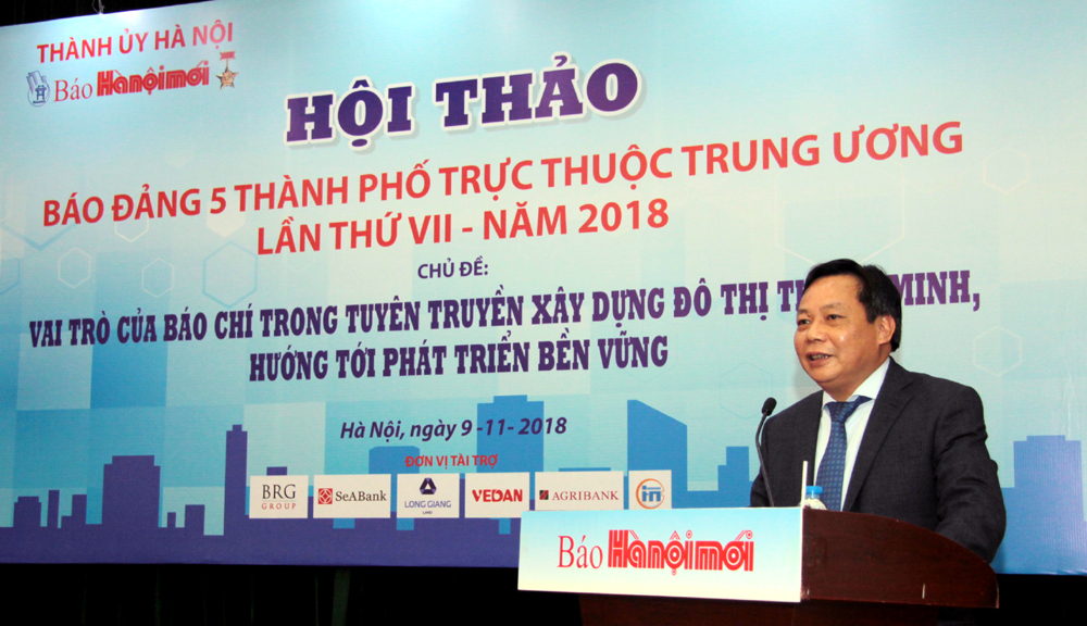 Đồng chí Nguyễn Văn Phong, Uỷ viên Ban Thường vụ Thành uỷ, Trưởng ban Tuyên giáo Thành uỷ Hà Nội phát biểu tại hội thảo