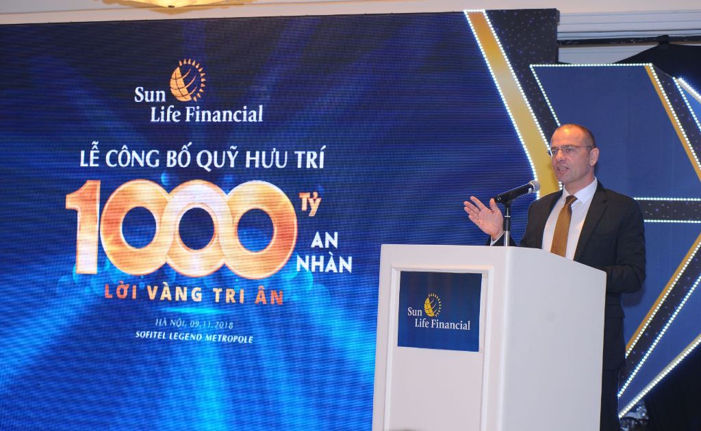 Ông Larry Madge - Tổng giám đốc Sun Life Việt Nam phát biểu tại buổi lễ