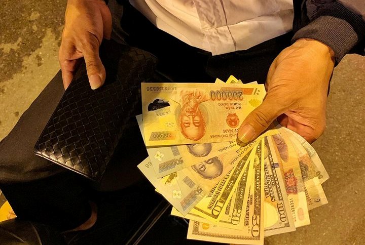 Số tiền anh Trần Hoài Nam trả lại cho hành khách để quên tối 10/11