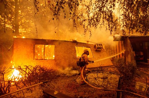 Mỹ:  Huy động tù nhân dập tắt cháy rừng tại bang California