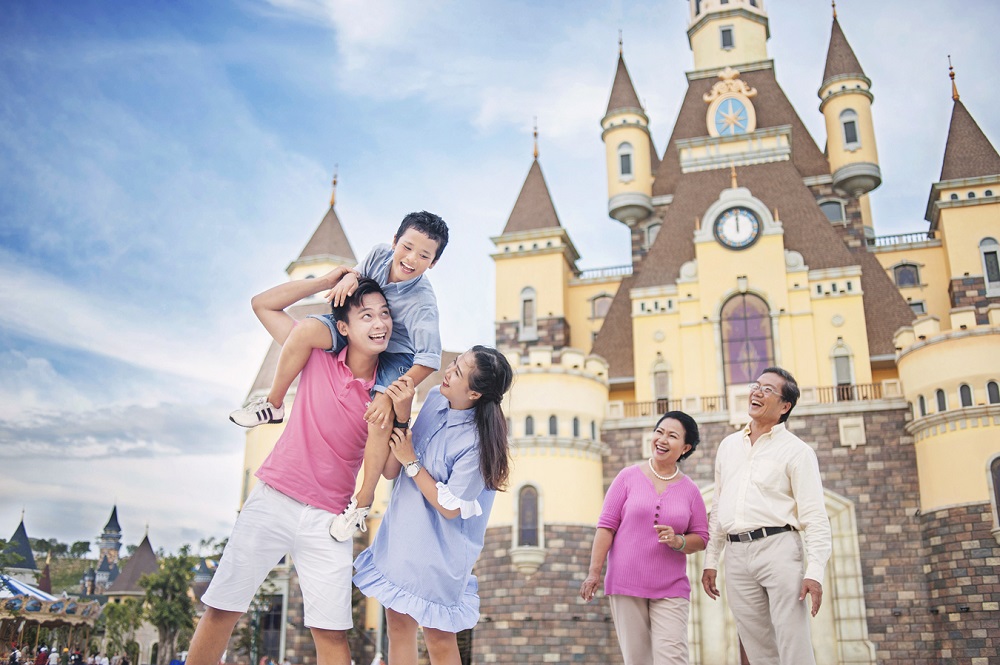 “Hành trình mùa thu” đưa ông bà, bố mẹ trở về tuổi thơ