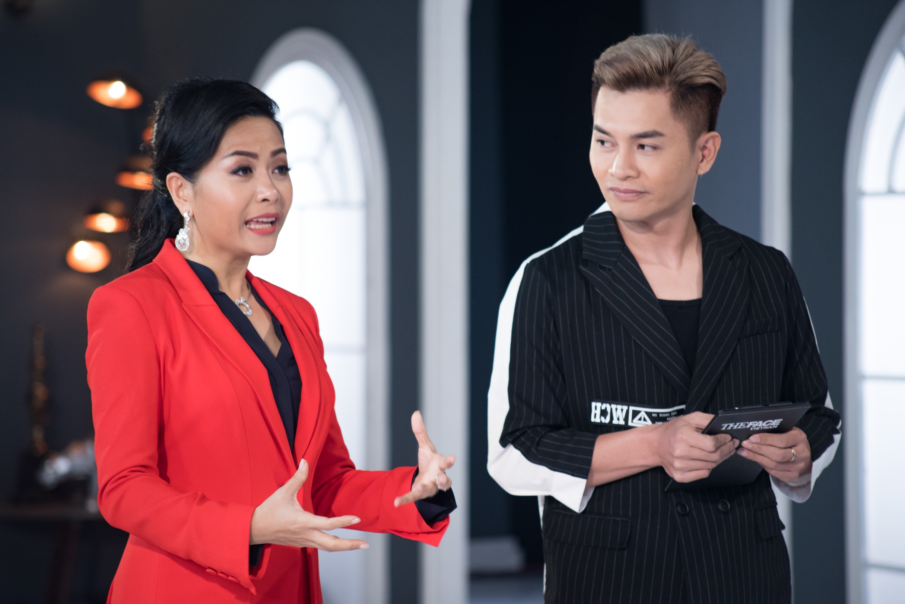 Bộ ba HLV quyền lực của ghế nóng The Face ấn tượng với giám khảo đặc biệt Trần Uyên Phương