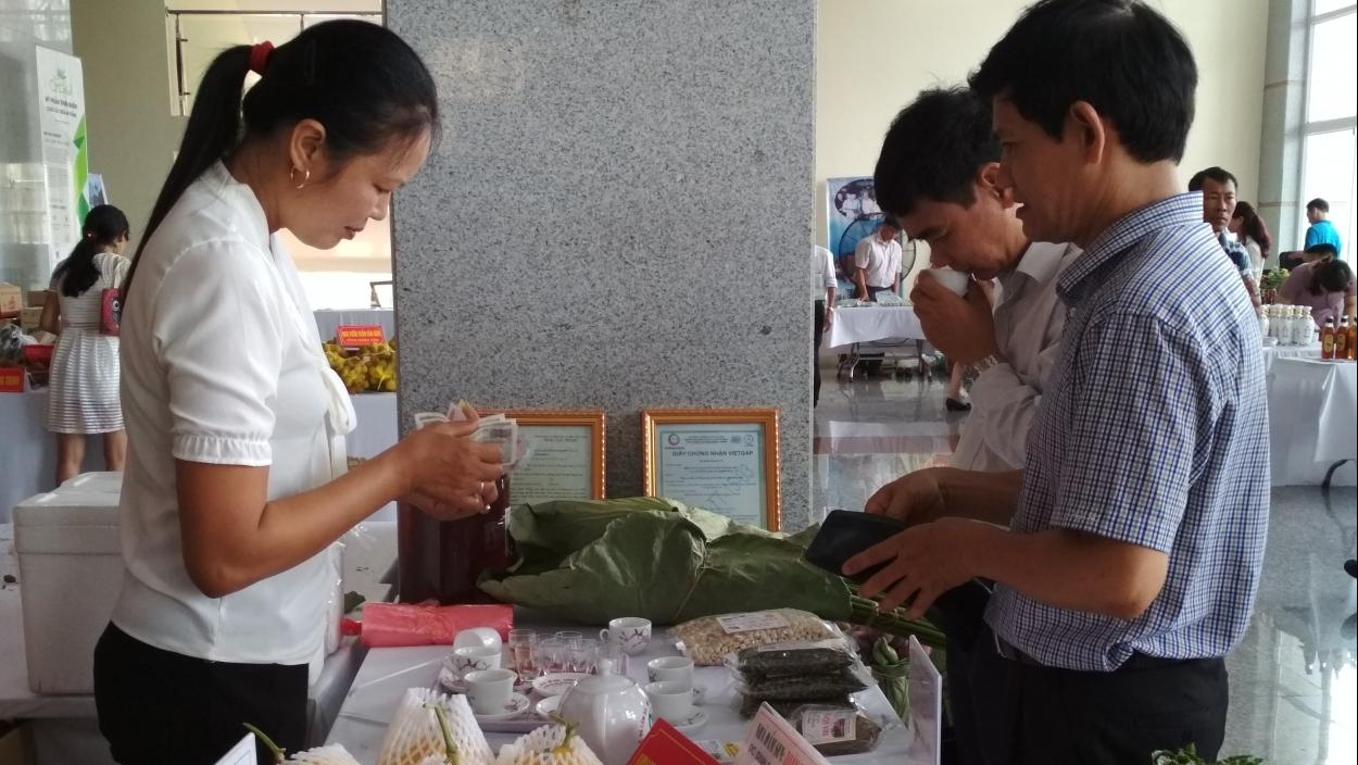 Khoảng 150 gian hàng tham gia Hội chợ làng nghề Việt Nam