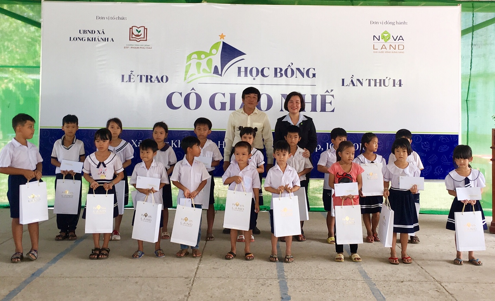 Học bổng Cô giáo Nhế 14 năm nâng bước em đến trường