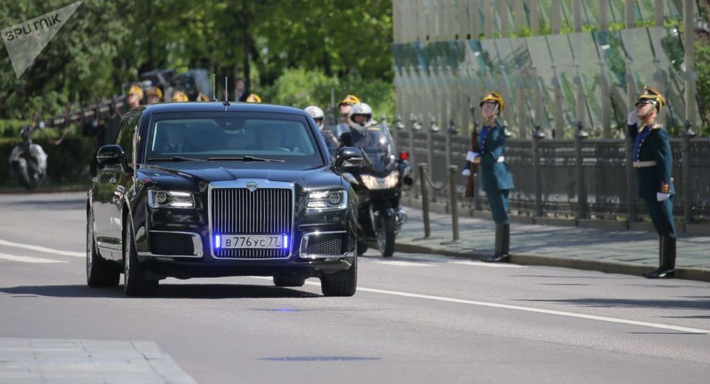 Đoàn xe hộ tống chiếc Aurus của Tổng thống Nga 