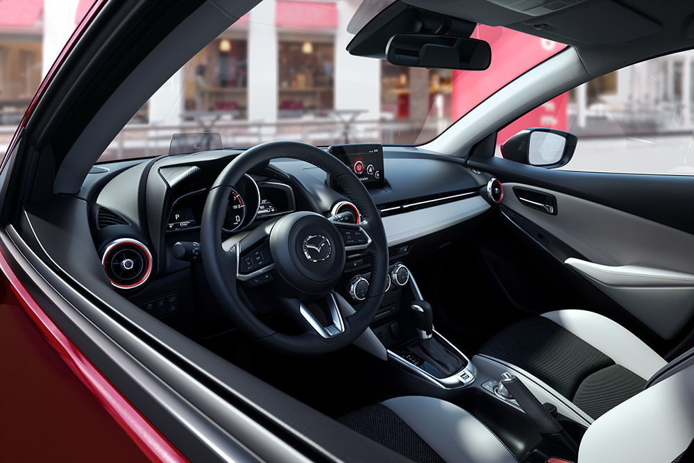 Nội thất sáng màu điểm nhấn đặc biệt trên Mazda2 New