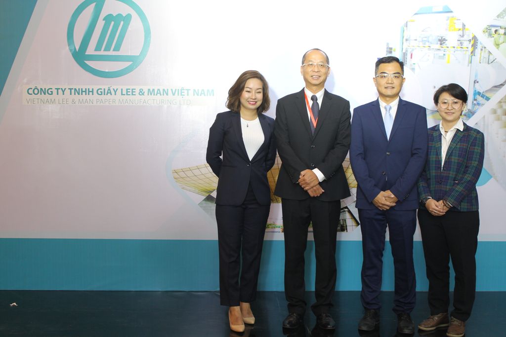 Các đại diện từ Lee &amp; Man