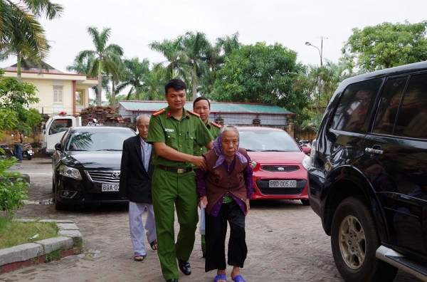 Các chiến sĩ Công an Hưng Yên ngày càng nâng cao văn hóa ứng xử và tinh thần trách nhiệm, ý thức phục vụ nhân dân. Ảnh: Công an Hưng Yên.