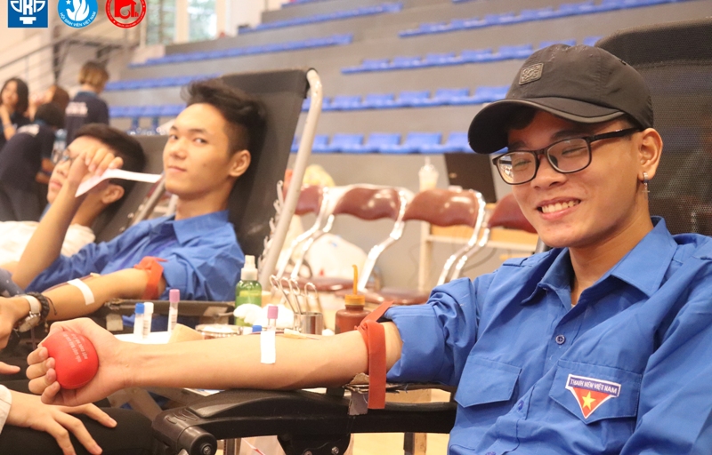Sinh viên Kiến trúc nô nức tham gia hiến máu tình nguyện