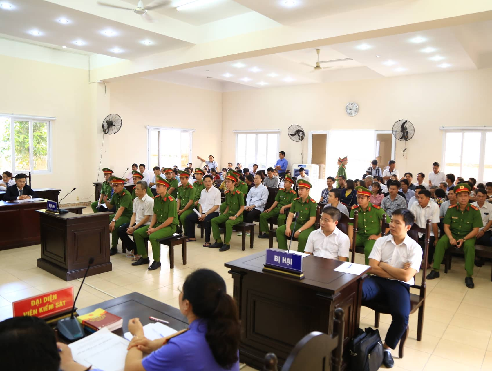 Bình Dương: Xét xử cựu Bí thư TX. Bến Cát cùng nhiều cán bộ do sai phạm trong đất đai