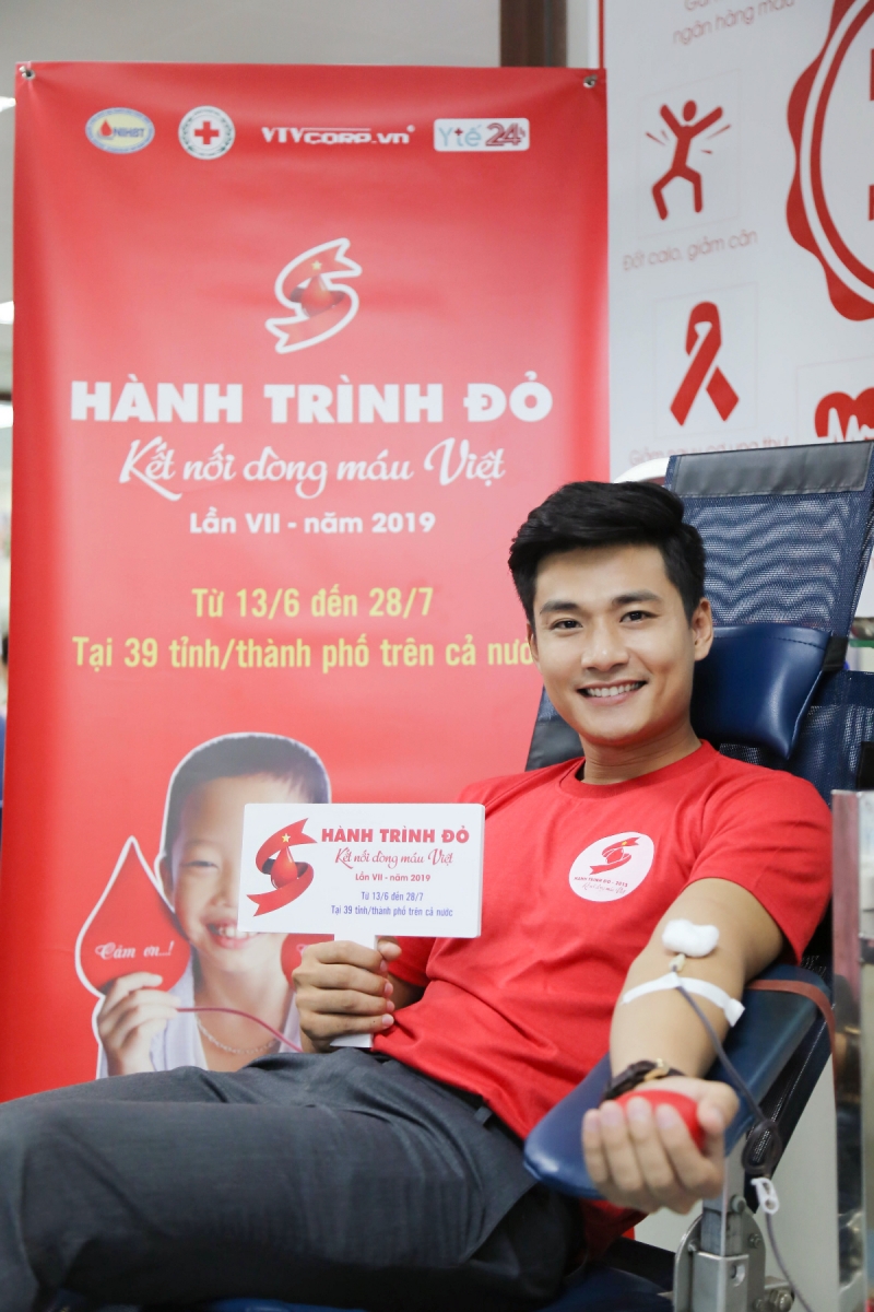 Chàng trai MC mê làm thiện nguyện tại chương trình Hành trình đỏ