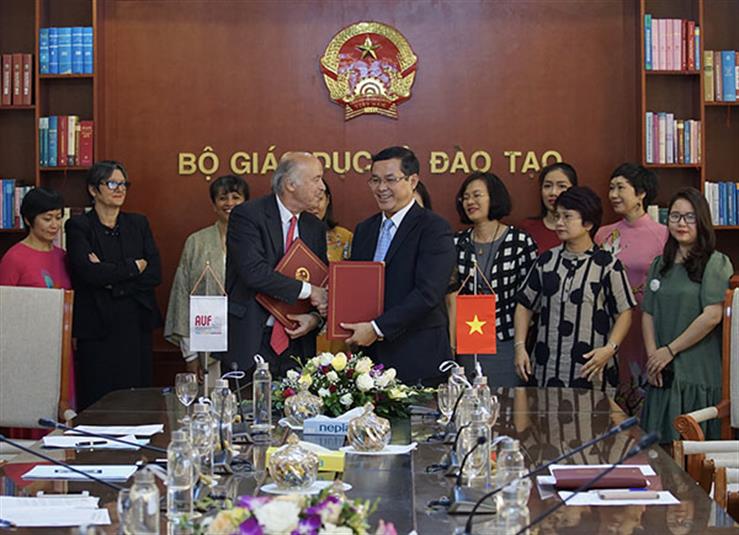 Ký kết thỏa thuận hợp tác giữa Việt Nam và Tổ chức Đại học Pháp ngữ