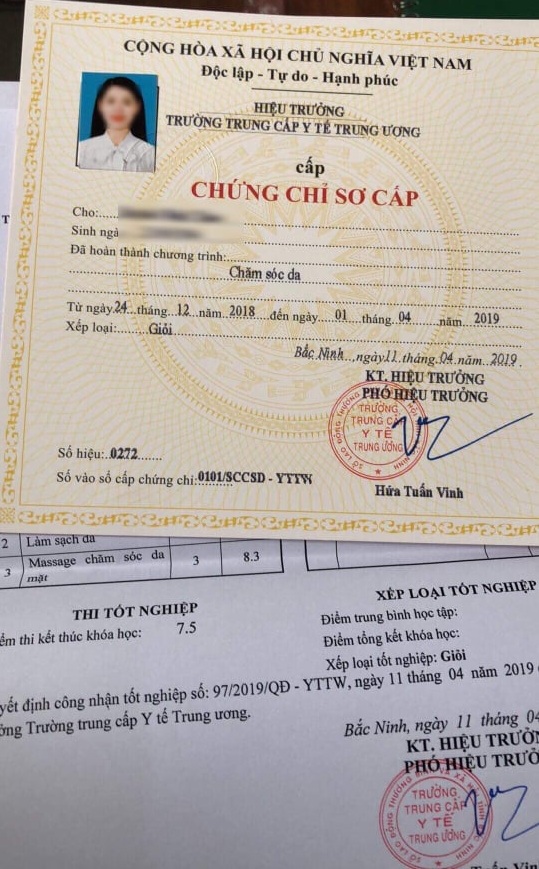 Một chứng chỉ đào tạo được cấp bởi một trường trung cấp ở Bắc Ninh, trong khi đơn vị đào tạo lại quảng cáo tuyển sinh ở TP HCM