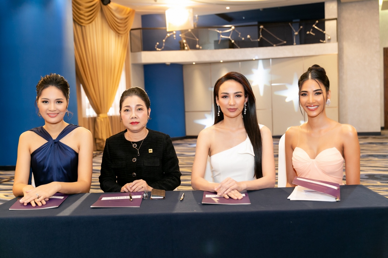 Bà Võ Thị Tuyết Nga (áo đen, giữa) – Thành viên HĐQT kiêm Phó Tổng Giám đốc Nam A Bank là một trong những giám khảo khách mời của tập 5 “Tôi vì cộng đồng”