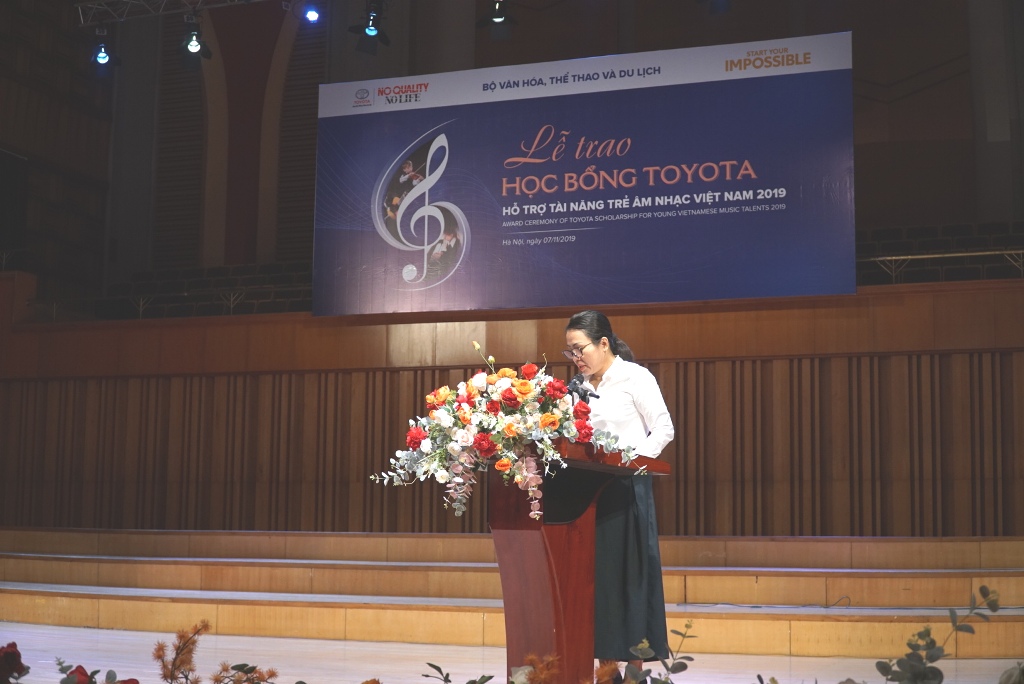 Bà Đỗ Thu Hoàng - Phó TGĐ Toyota phát biểu tại buổi lễ