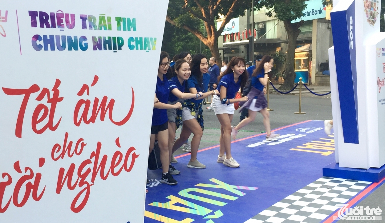 Năm nay, giải chạy “Nụ cười BIDV - Tết ấm cho người nghèo 2020” được tổ chức đồng thời ở 3 thành phố Hà Nội, Lạng Sơn và Bạc Liêu
