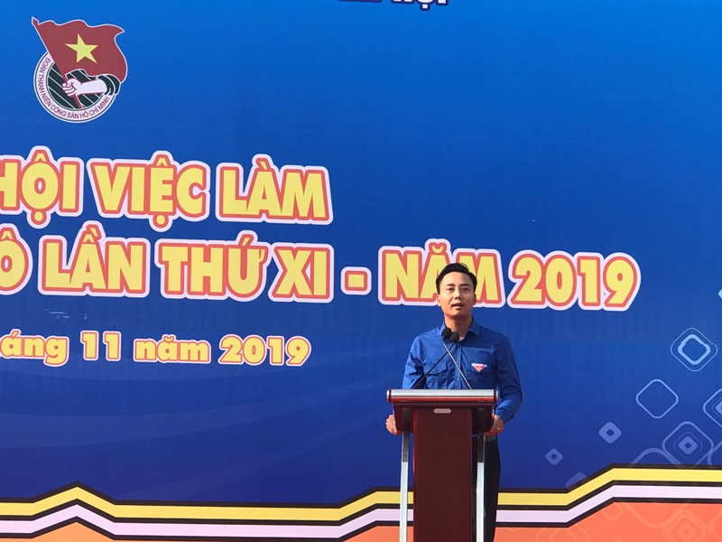 Đồng chí Nguyễn Đức Tiến, Phó bí thư Thành đoàn, Chủ tịch Hội LHTN Việt Nam thành phố Hà Nội phát biểu tại