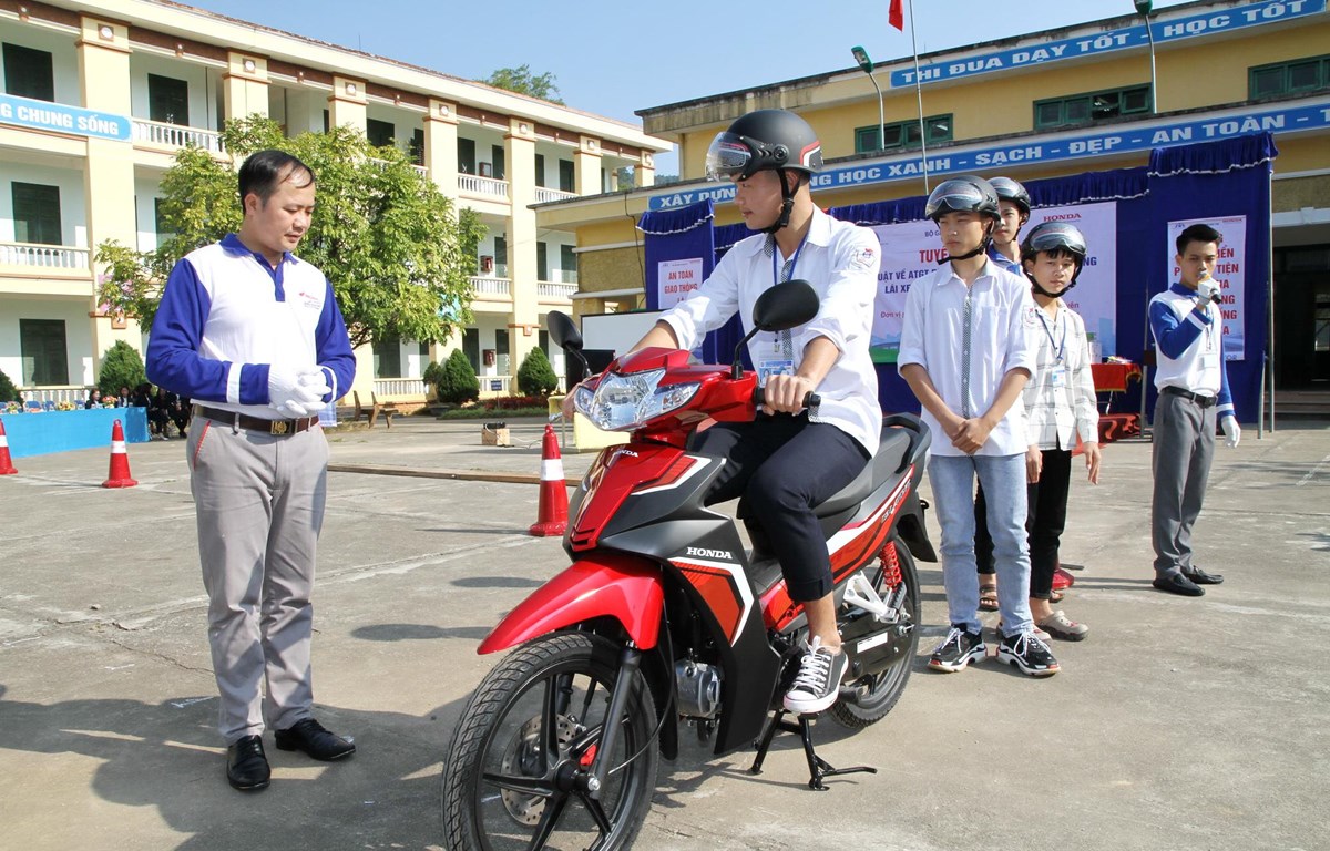 Tập huấn pháp luật về giao thông cho học sinh miền núi