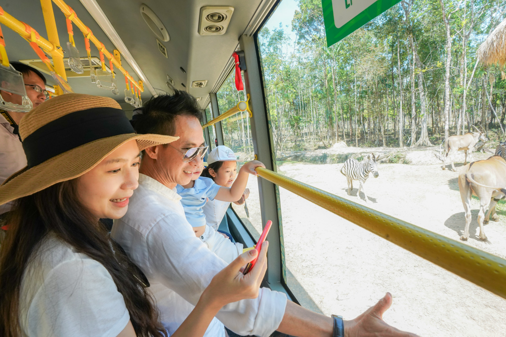 Dàn sao Việt “đại náo” Vinpearl Land và Safari Phú Quốc