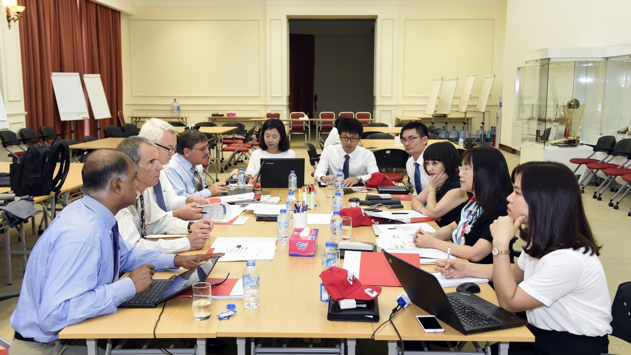 Để xây dựng nền tảng của Đại học Tinh hoa, VinUni đã ký kết thỏa thuận hợp tác chiến lược với 2 Đại học Tinh hoa hàng đầu thế giới là Cornell và U Penn vào tháng 4/2018.