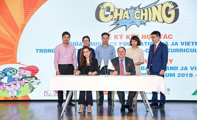 Quỹ Prudence và JA Vietnam ký kết hợp tác chiến lược triển khai giáo trình quản lý tài chính Cha-Ching tại các trường tiểu học năm học 2019-2020