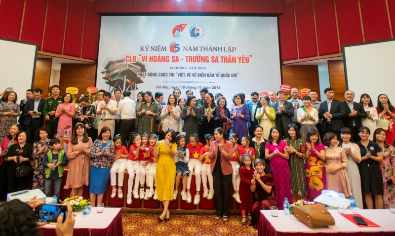 Hoa hậu nhí Elsa Thiên Long trở thành thành viên nhỏ tuổi nhất của CLB