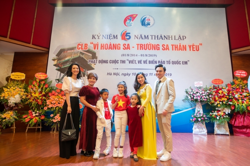 Gia đình Hoa hậu nhí Elsa Thiên Long