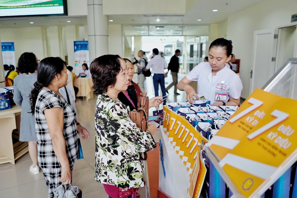 Bệnh nhân tìm hiểu về tầm quan trọng của số 7 trong điều trị đái tháo đường
