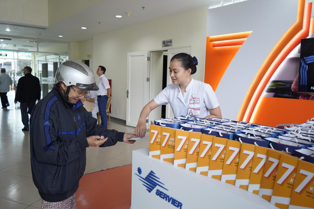 Bệnh nhân tìm hiểu về tầm quan trọng của số 7 trong điều trị đái tháo đường